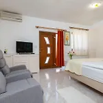 Apartment Studio Apartment Oliva Pula